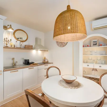 Pearl Rea Apartment *