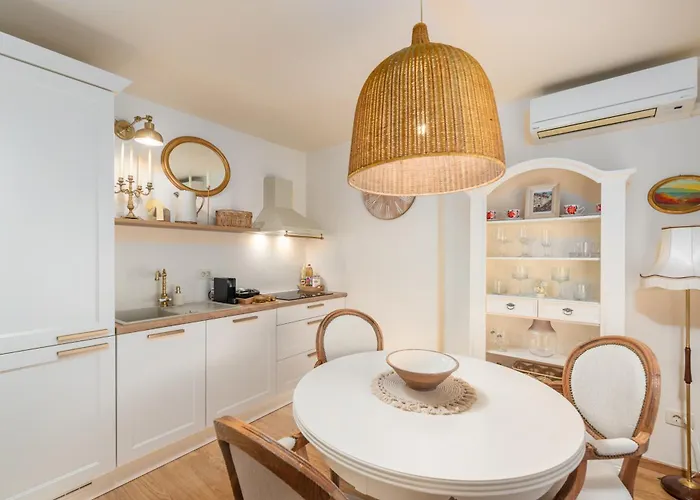 Pearl Rea Apartment *